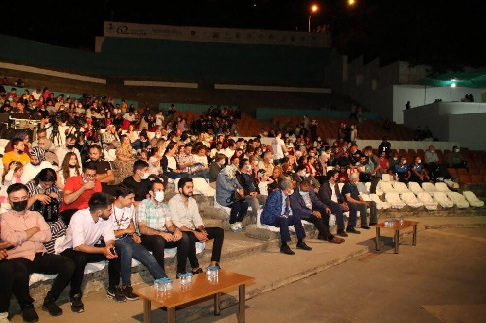 Nasreddin Hoca şenliğinde ‘Seni Unutmak İstemedim ki’ oyununa yoğun ilgi