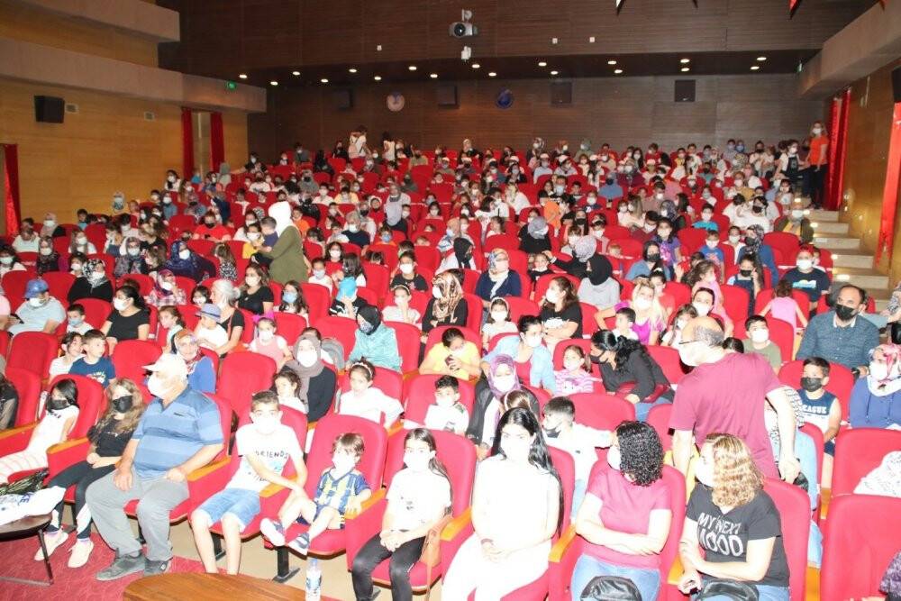 Nasreddin Hoca şenliğinde ‘Seni Unutmak İstemedim ki’ oyununa yoğun ilgi