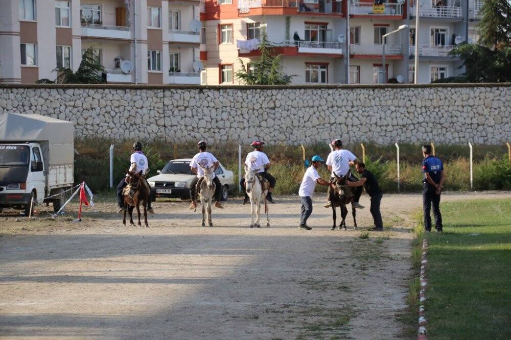 En hızlı ve en güzel gözlü eşek yarışları yapıldı