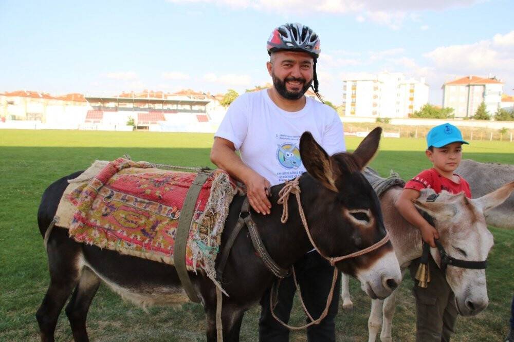 En hızlı ve en güzel gözlü eşek yarışları yapıldı