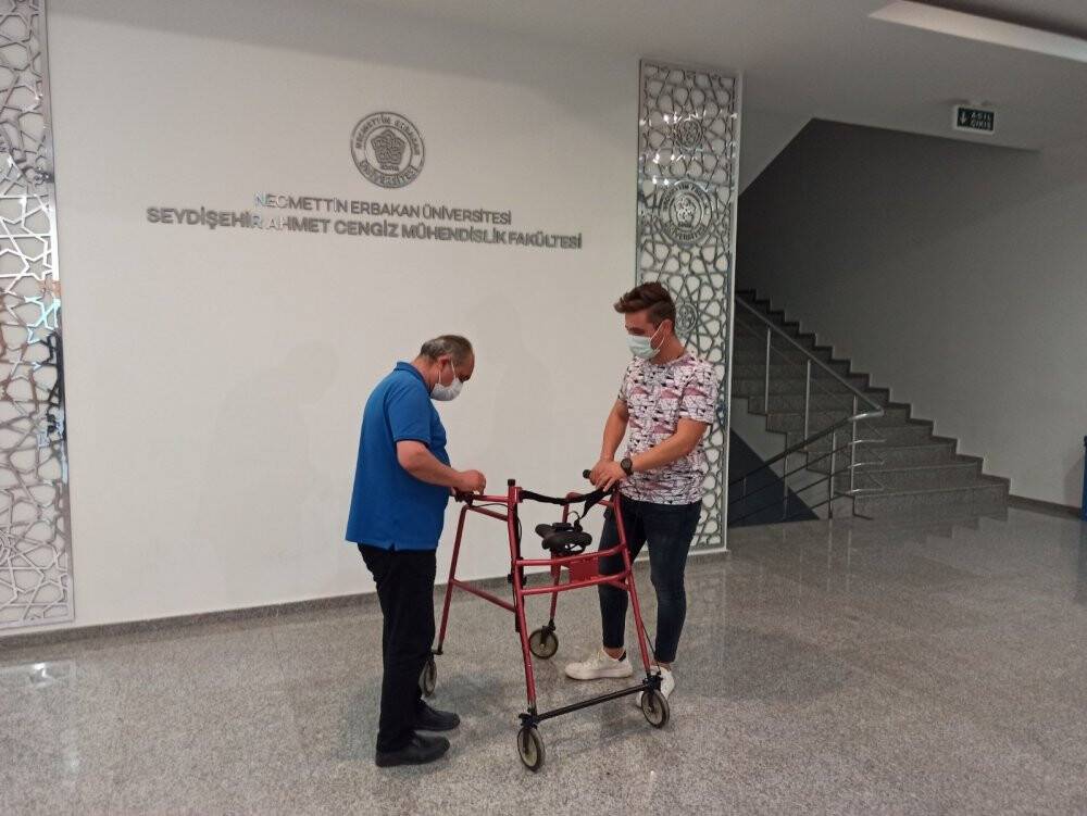 Konya'da makine mühendisliği öğrencisinden düşük maliyetli yürüteç