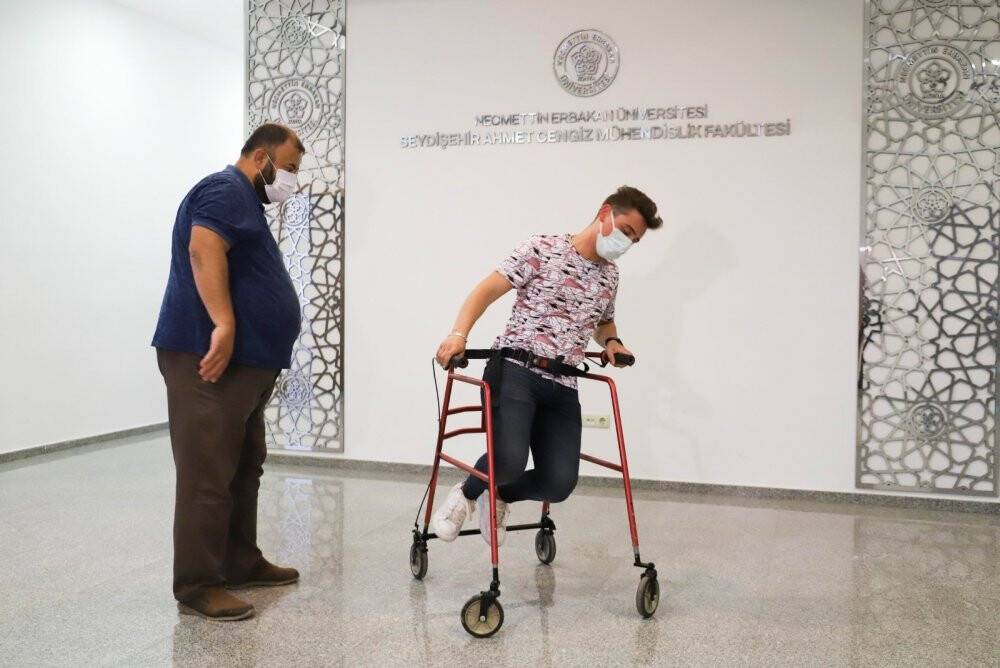 Konya'da makine mühendisliği öğrencisinden düşük maliyetli yürüteç