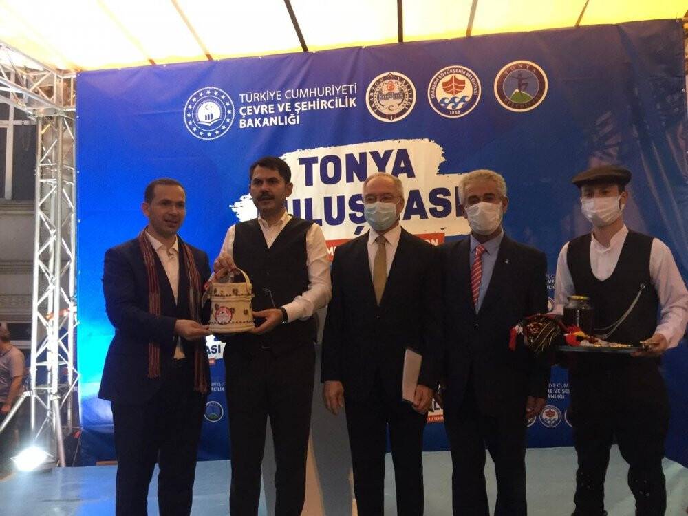 Konyalı Bakan Kurum’un Tonya ziyareti renkli görüntülere sahne oldu