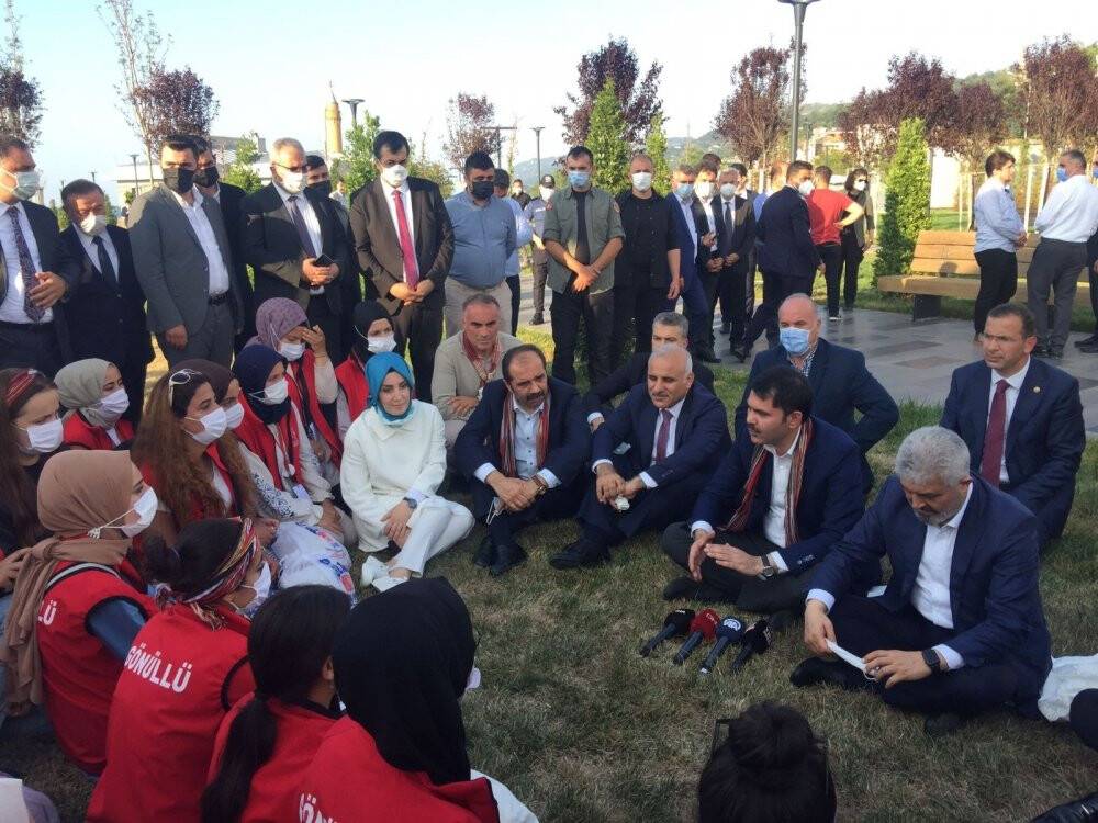 Konyalı Bakan Kurum’un Tonya ziyareti renkli görüntülere sahne oldu