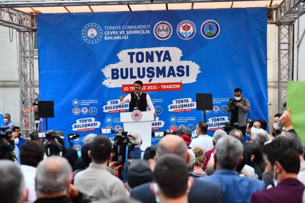 Konyalı Bakan Kurum’un Tonya ziyareti renkli görüntülere sahne oldu