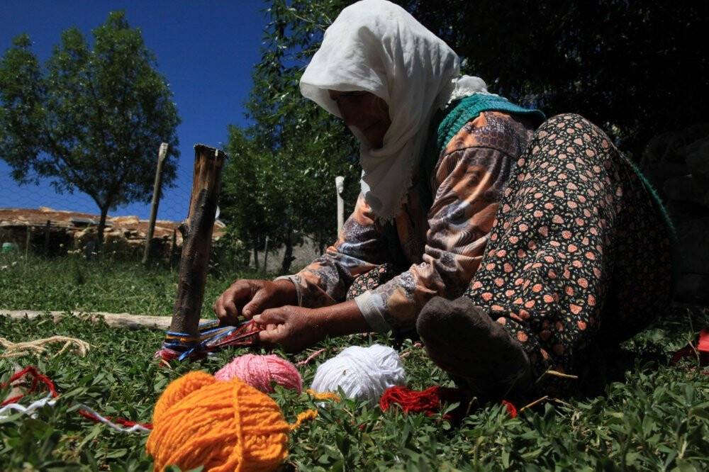 Antalya’da Yörükler kolan dokuma ve kirmen eğirme kültürünü yaşatıyor