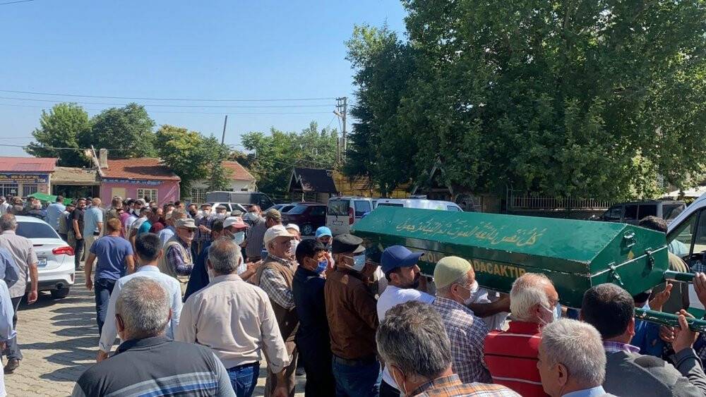 Gölette boğularak ölen amca ve yeğeni son yolculuklarına uğurlandı
