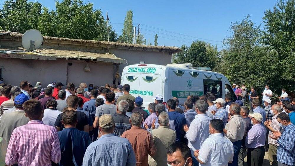 Gölette boğularak ölen amca ve yeğeni son yolculuklarına uğurlandı