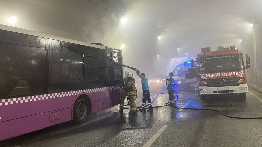 Taksim tünelinde otobüs yangını