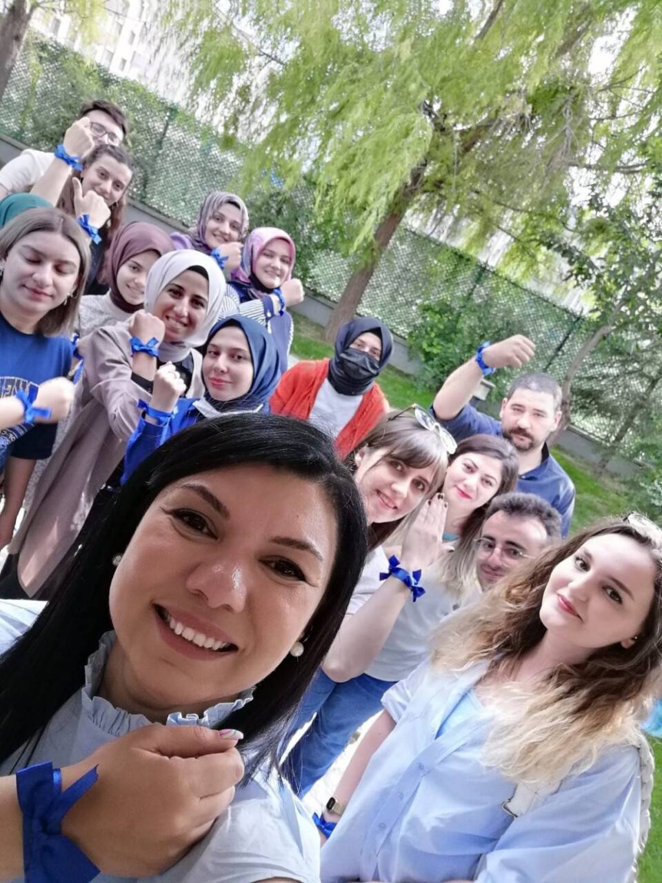 ‘Çocuklar için mavi kurdele tak’