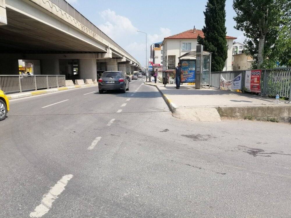Kavga ettiği husumetlisini kamyonetle ezip metrelerce sürükledi