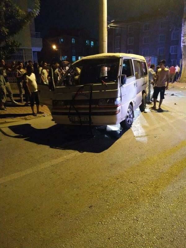 Konya'da kaza! Otomobille çarpışan minibüs devrildi: 7 yaralı