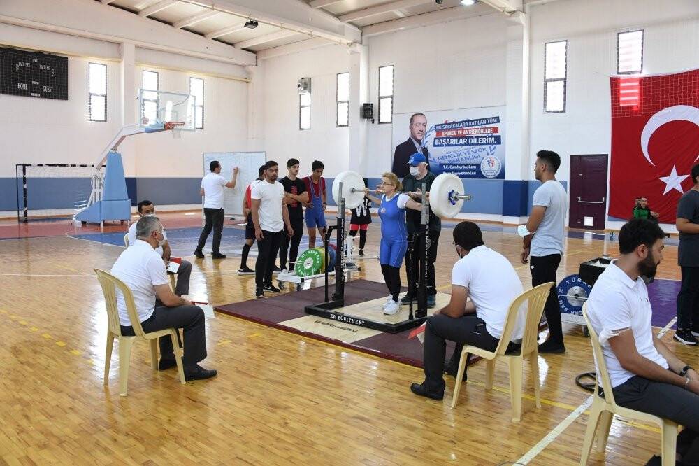 Konya’da Türkiye Görme Engelliler Halter Şampiyonası başladı