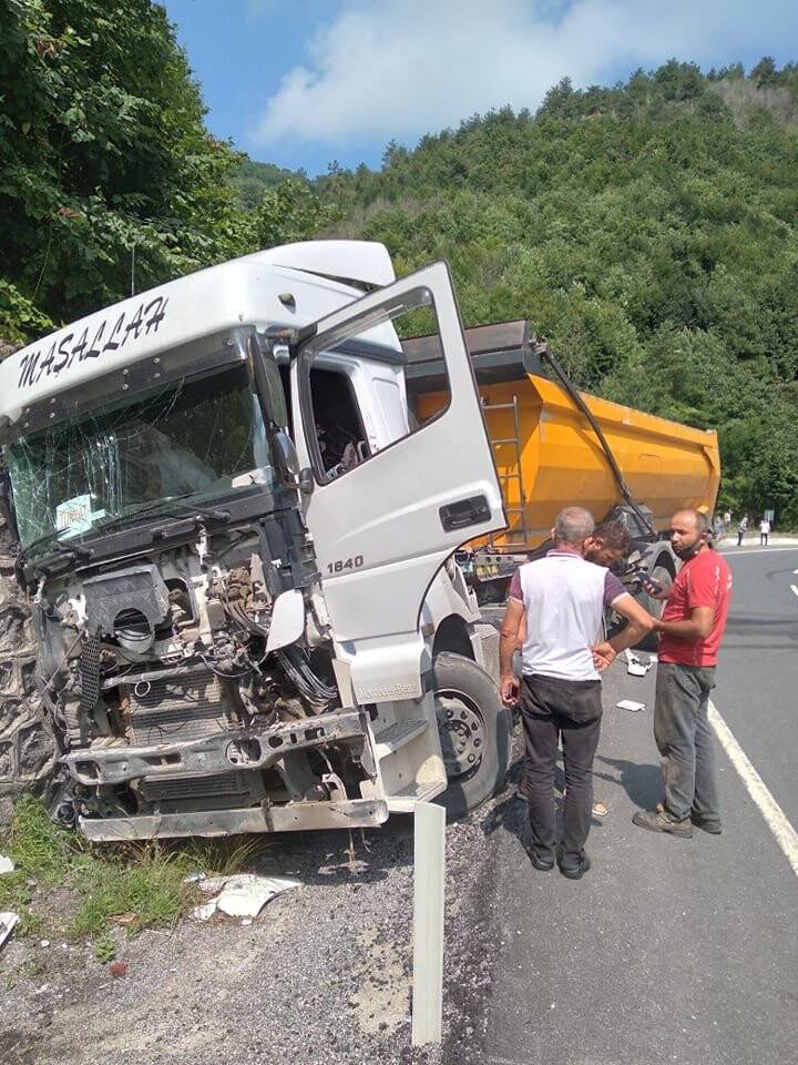 Yola mazot döküldü peş peşe kazalar yaşandı
