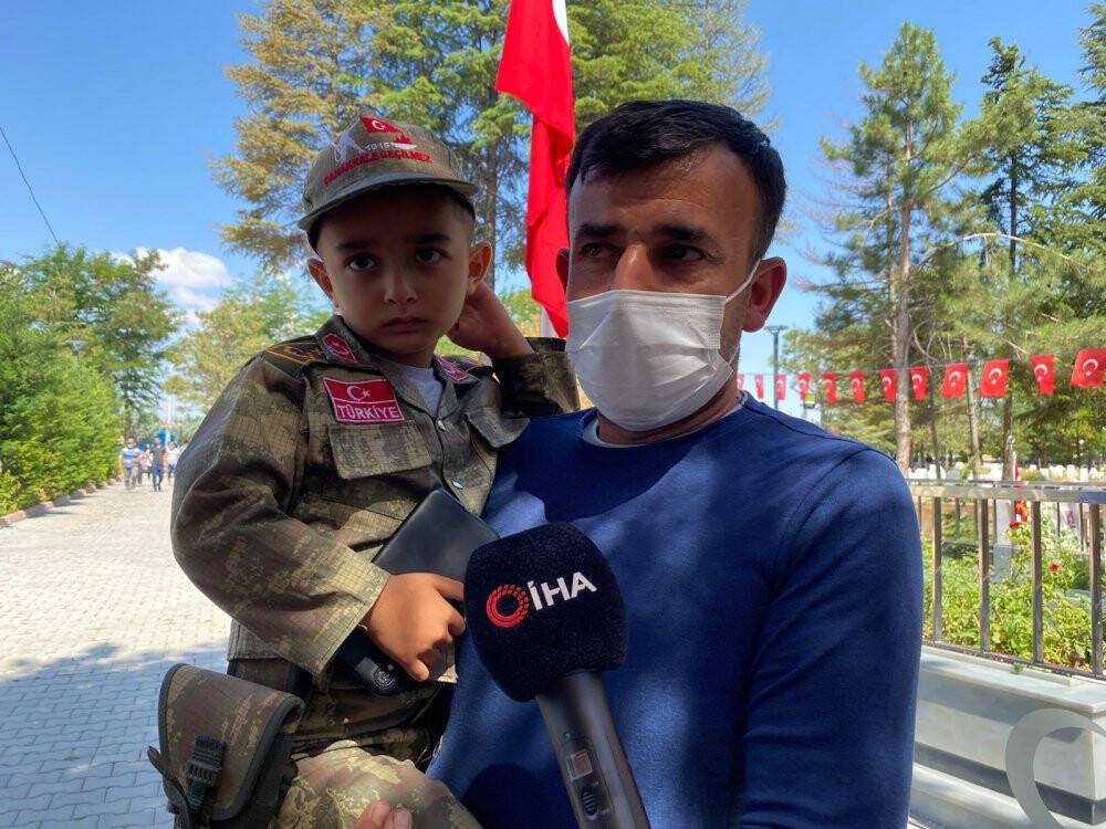 Ömer Halisdemir’in mezarı, ziyaretçi akınına uğruyor