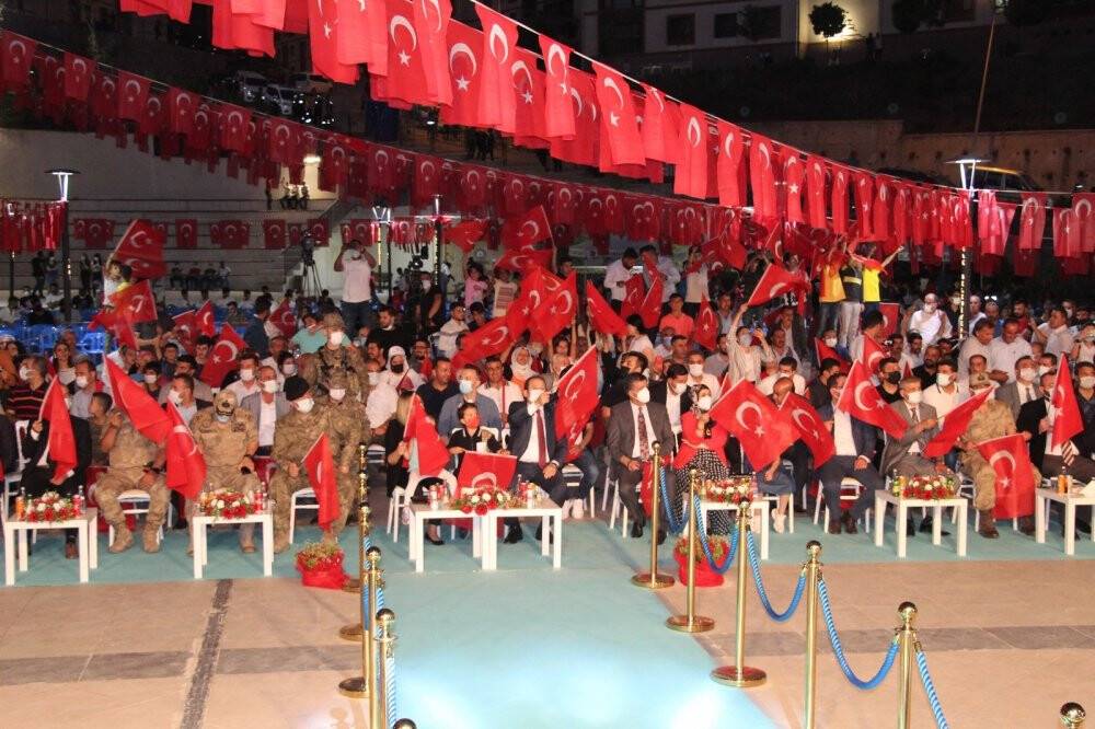 Şırnak’ta demokrasi nöbetine binlerce kişi katıldı