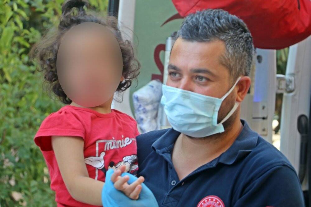 Anne evi terk etti, çocuklar perişan halde bulundu (Tıkla&İzle)