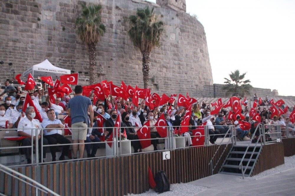 Bodrum’da 15 Temmuz gecesinde şehitler dualarla yad edildi