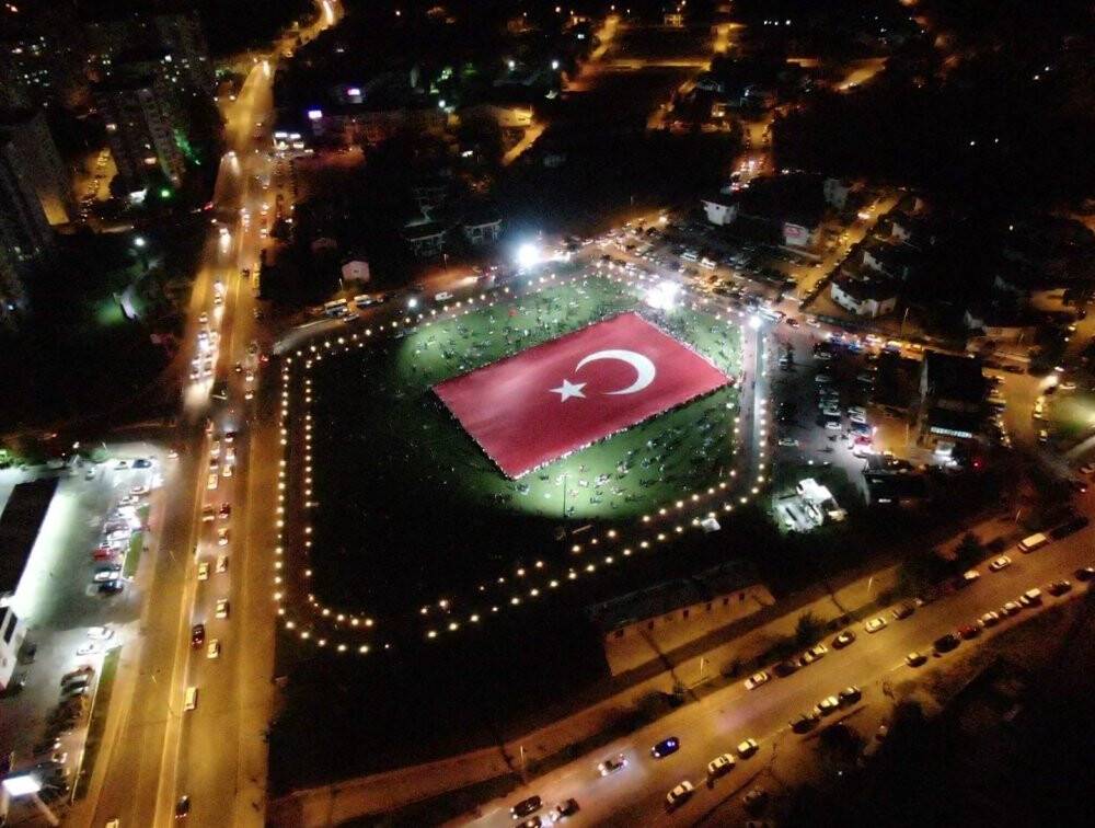 Dünyanın en büyük Türk bayrağı Kayseri’de açıldı