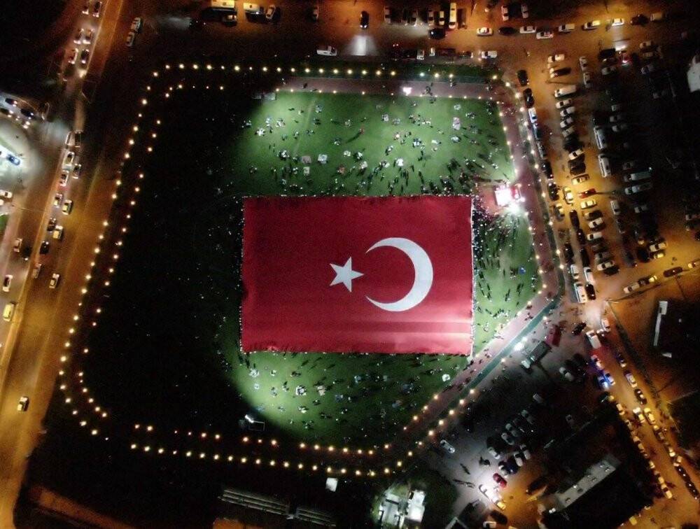 Dünyanın en büyük Türk bayrağı Kayseri’de açıldı