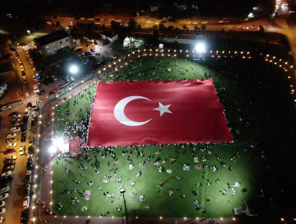 Dünyanın en büyük Türk bayrağı Kayseri’de açıldı