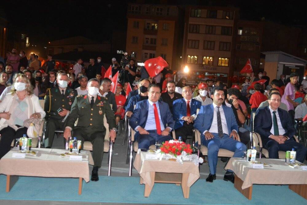 Hakkari 15 Temmuz için tek yürek