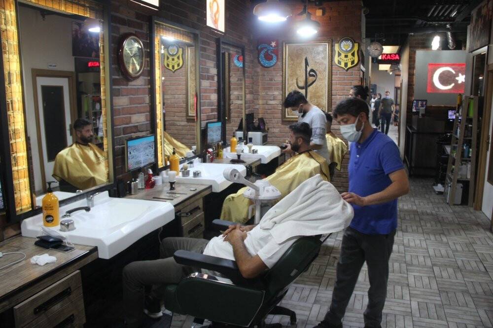 Berber ve kuaförlerde bayram yoğunluğu