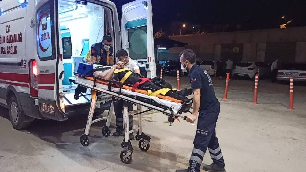 Kavgadan kaçarken aracın altında kaldı