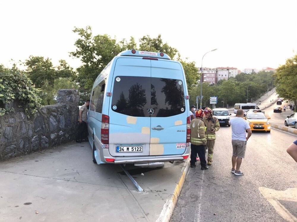 Pendik’te seyir halindeki dolmuş şoförü, yolcu tarafından silahla vurularak öldürüldü