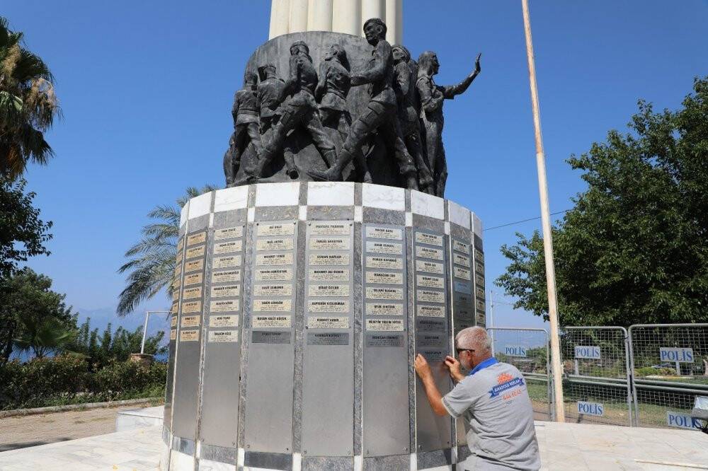 Şehitler Anıtı’nda eksik olan 30 Şehidin isim levhası eklendi