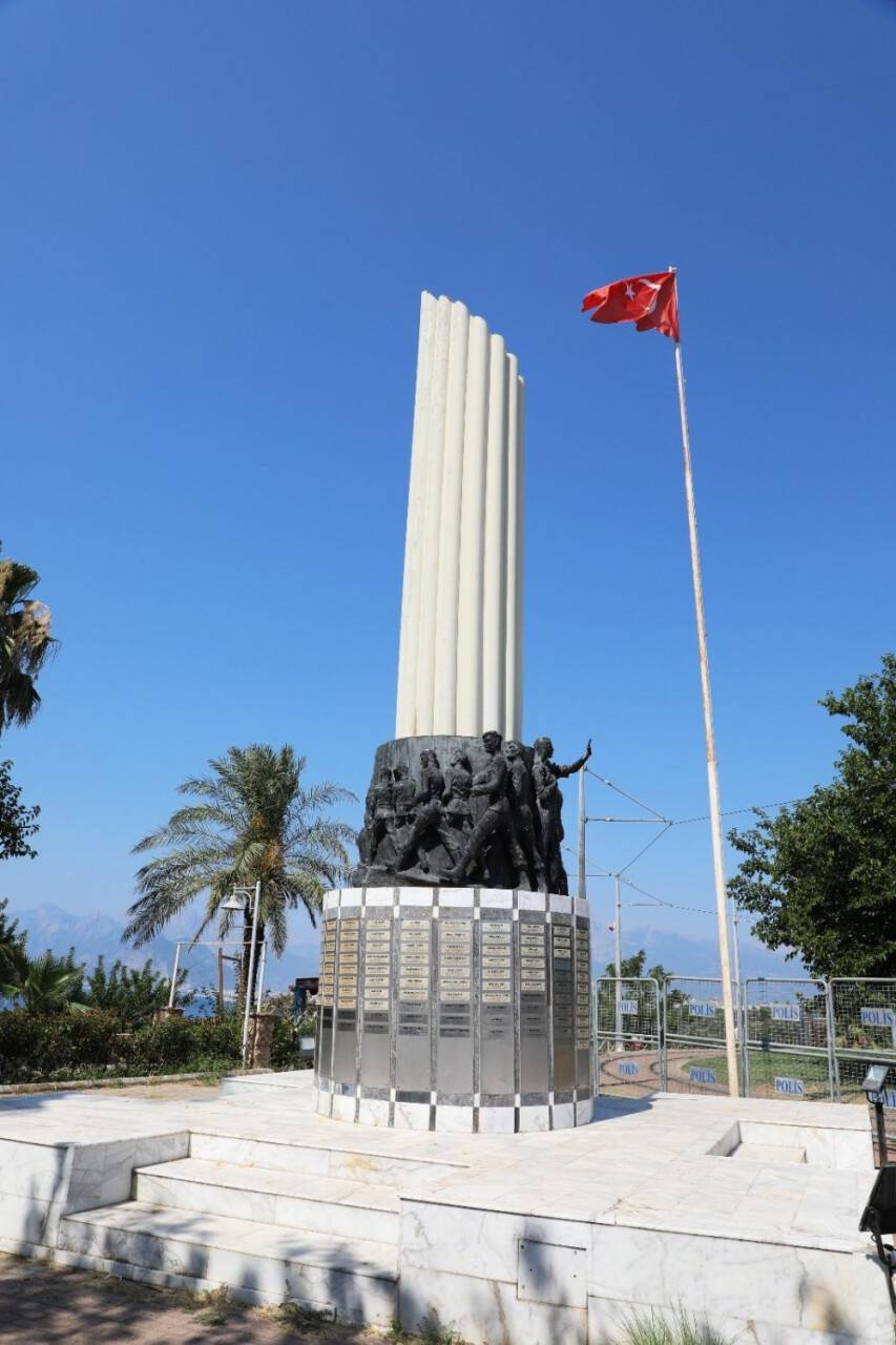 Şehitler Anıtı’nda eksik olan 30 Şehidin isim levhası eklendi