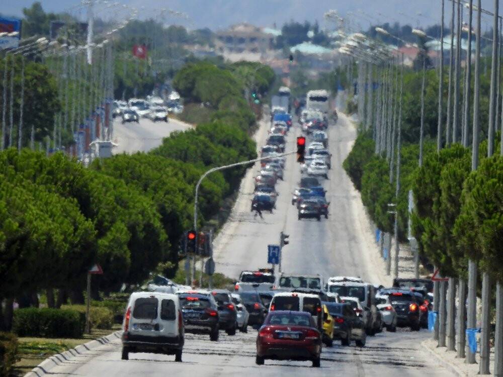 Çeşme’ye tatilci akını devam ediyor
