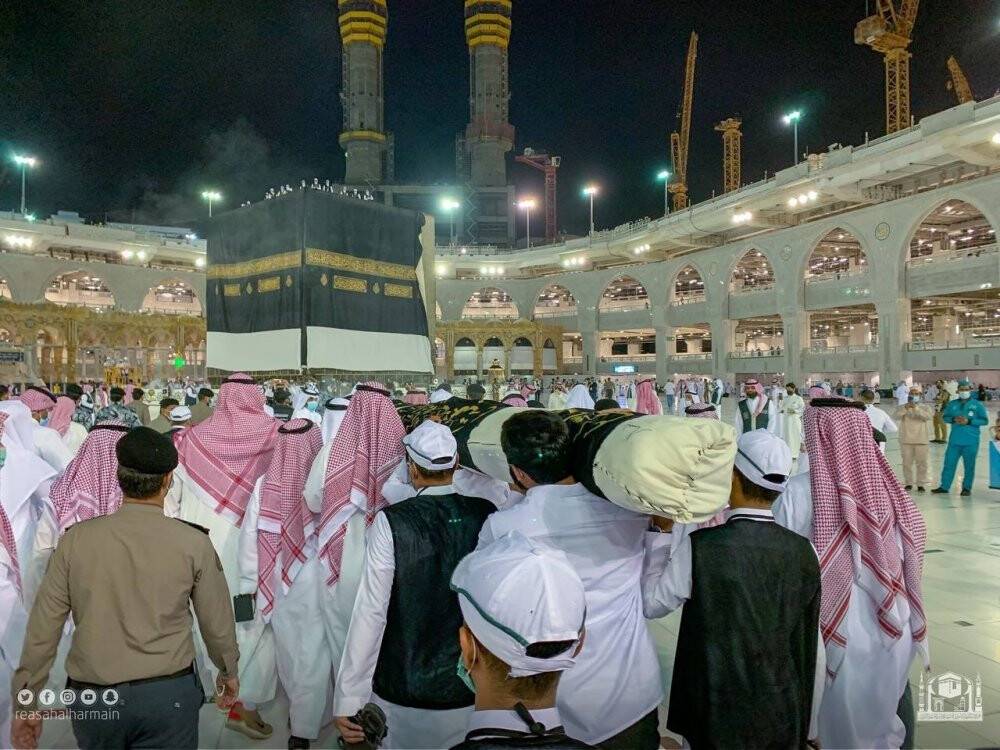 Kabe’nin örtüsü ’Kisve-i Şerif’i değiştirme çalışmaları başladı