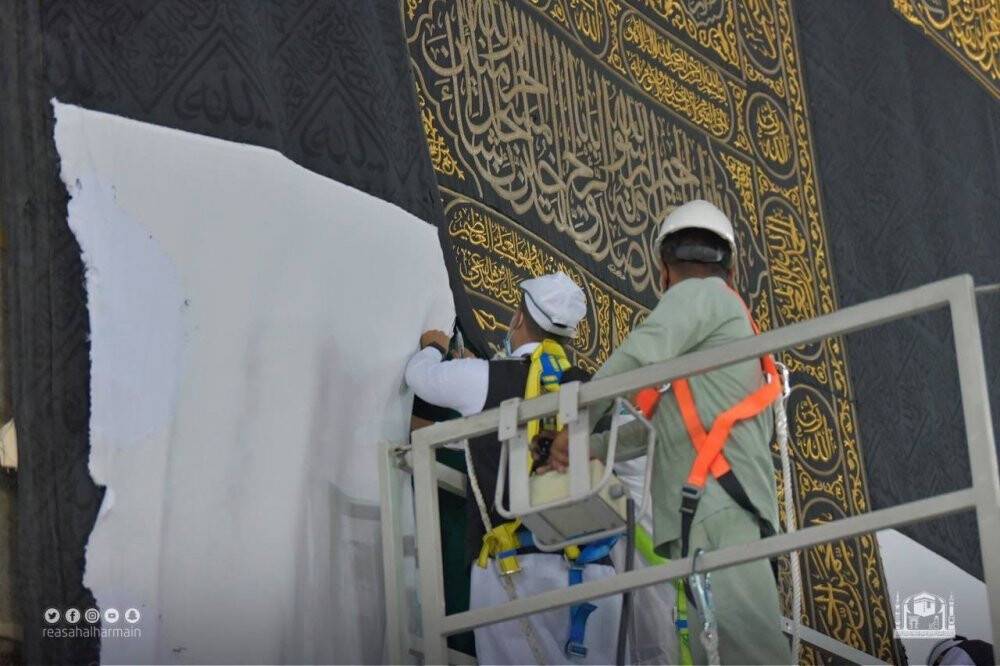 Kabe’nin örtüsü ’Kisve-i Şerif’i değiştirme çalışmaları başladı