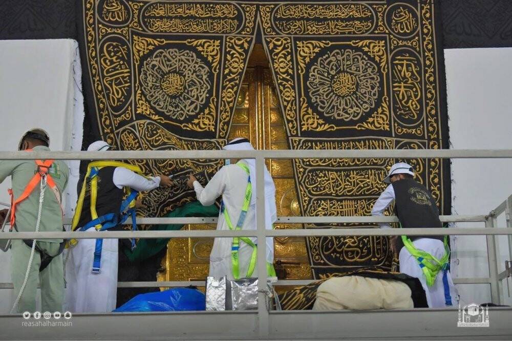 Kabe’nin örtüsü ’Kisve-i Şerif’i değiştirme çalışmaları başladı