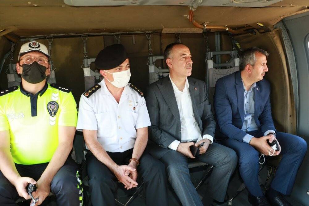43 ilin geçiş noktası helikopterle havadan denetlendi: Bayramın ilk gününde yollar sakin