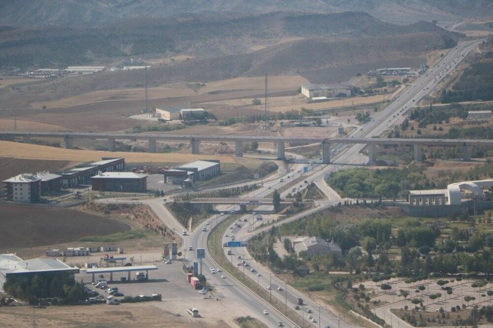 43 ilin geçiş noktası helikopterle havadan denetlendi: Bayramın ilk gününde yollar sakin