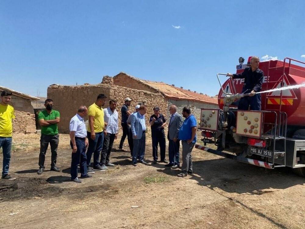 5 bin balya saman yanarak kül oldu