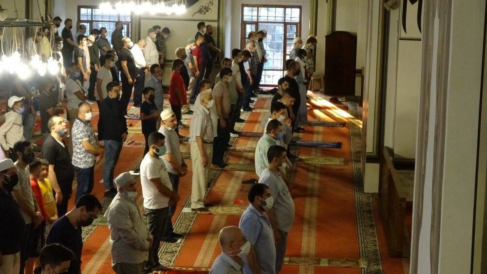 Tarihi camiler doldu taştı