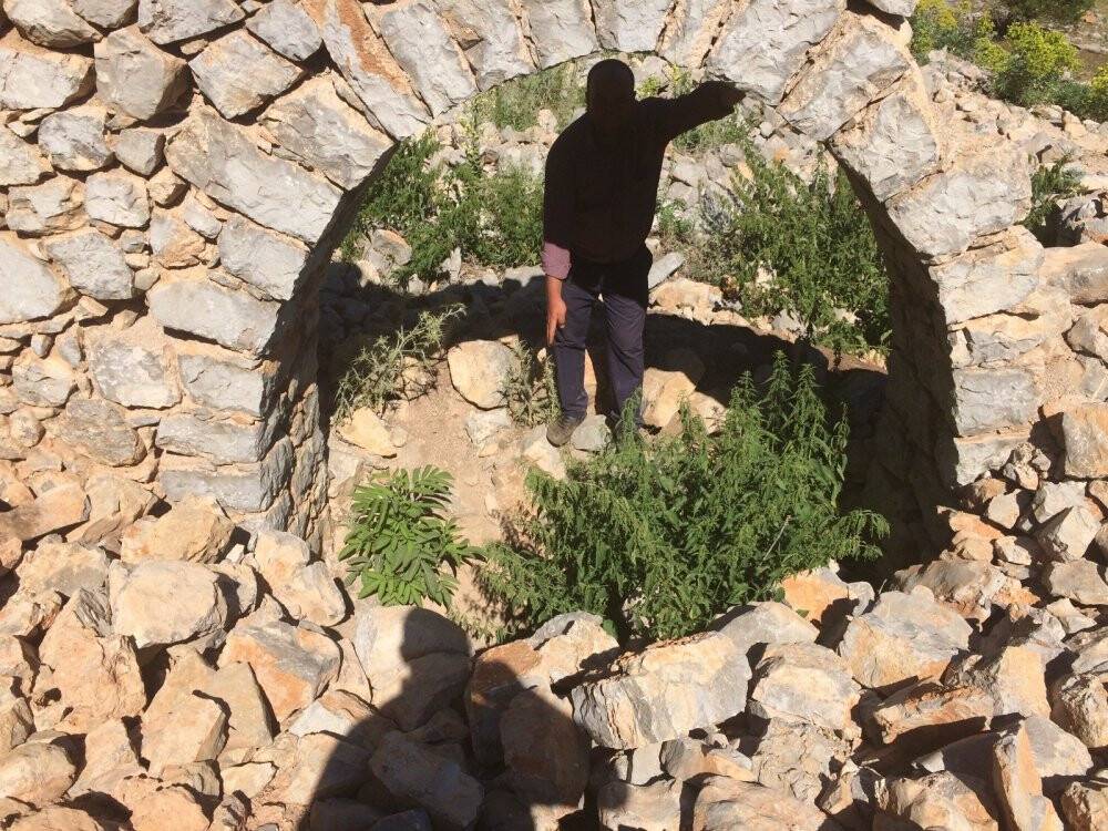 Tarihi Nodar Han ve hana ait kemerli kuyu define avcıları tarafından talan edildi
