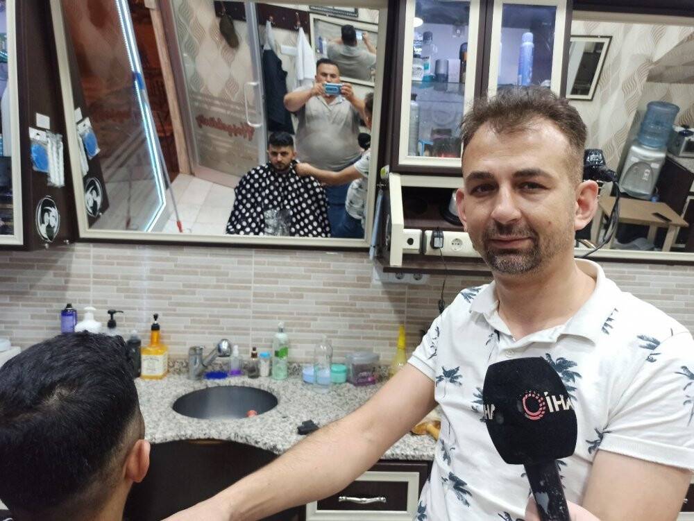 Tıraş olmakta gecikenler bayramı berber ve kuaför salonlarında karşıladı