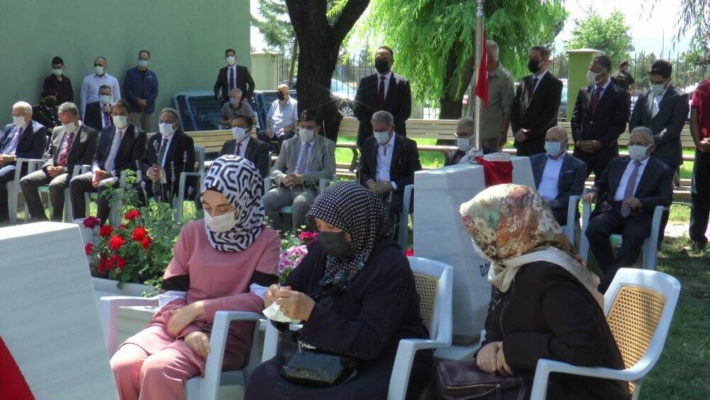 Bakan Akar Kayseri Protokolü ile şehitlik ziyaretlerine katıldı