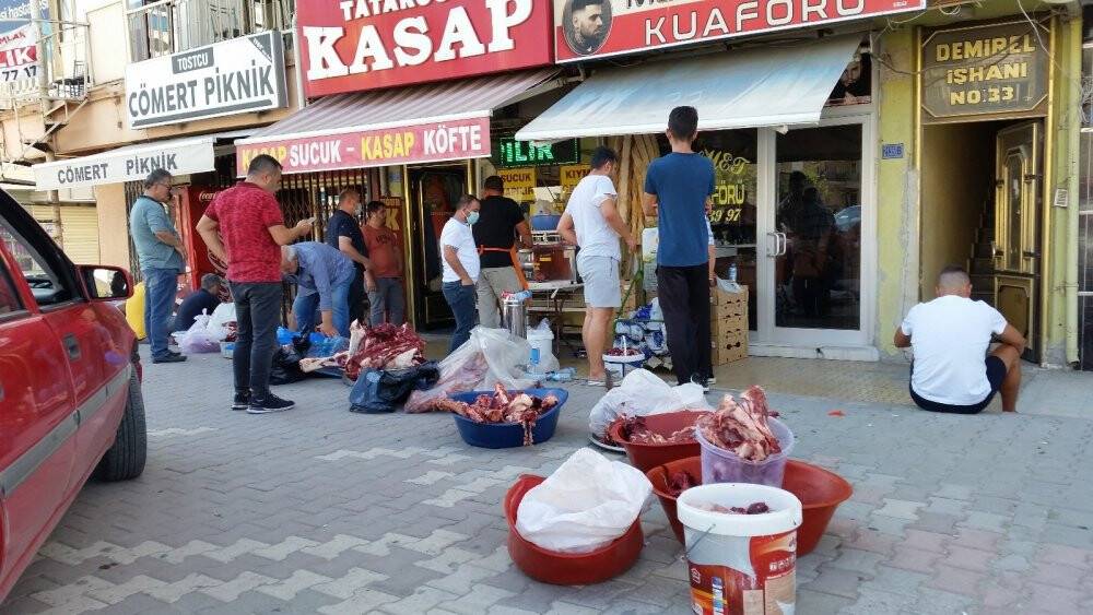 Kasaplarda kıyma çektirme mesaisi