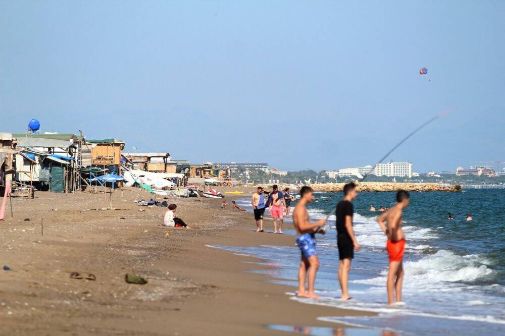 Otellerin yüzde yüz dolu olduğu Antalya’da, 5 yıldızlı denize sıfır "Çardak Beach" tatili