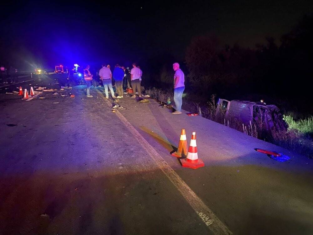 Zincirleme trafik kazası: 3 ölü, 2 yaralı