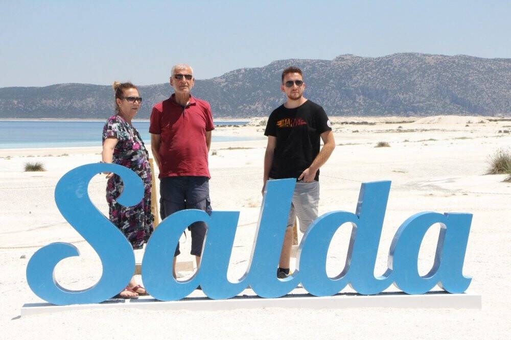 Salda Gölü bayram tatilinin gözdesi oldu