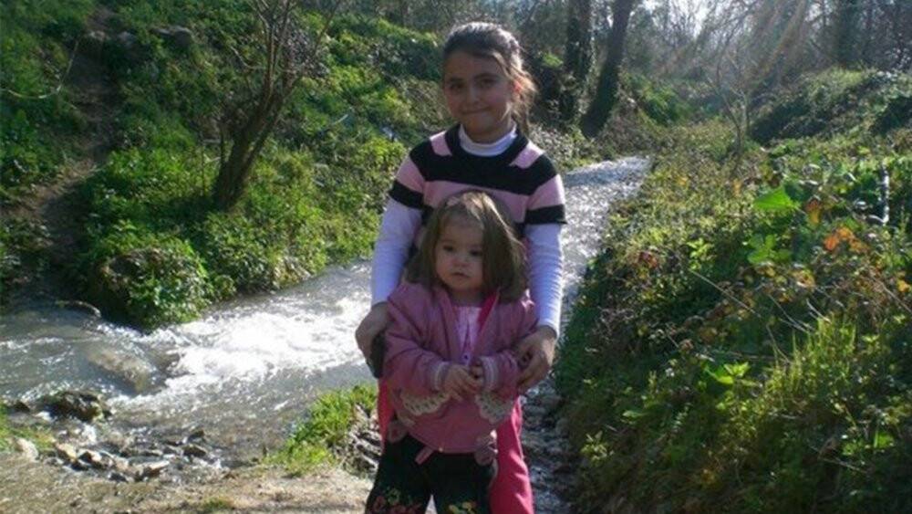 Trafik kazasında bir aile hayatını kaybetti: Öğretmen çift ve iki çocuğu toprağa verildi