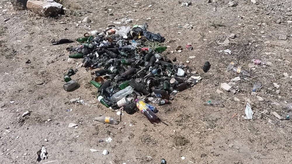 773 yıllık tarihi köprüyü sprey boyalarla tahrip ettiler