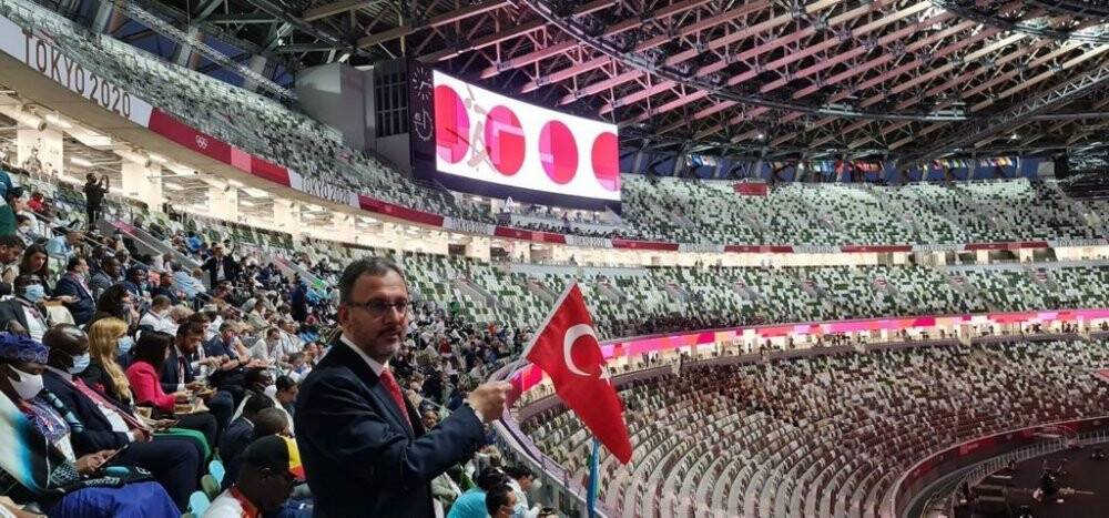 Bakan Kasapoğlu, Tokyo Olimpiyatları’nın açılışına katıldı