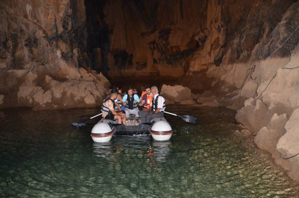 Botlarla girip milyonlarca yıl öncesine gidiyorlar